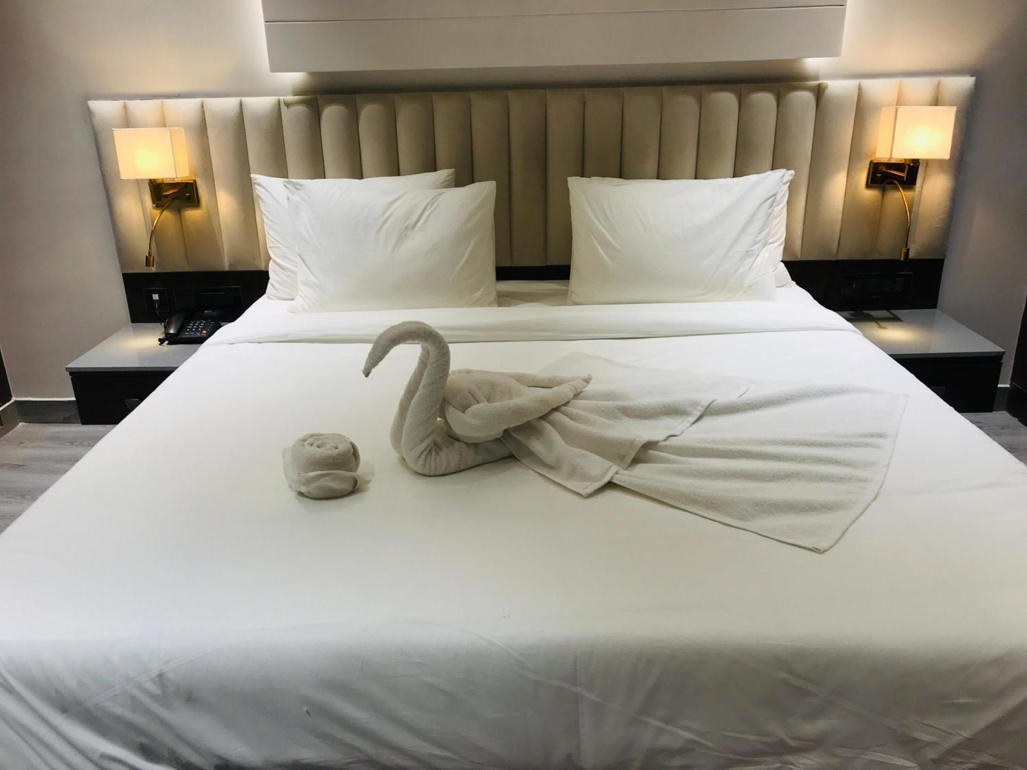 Hotel Midas Inn Матхура Экстерьер фото